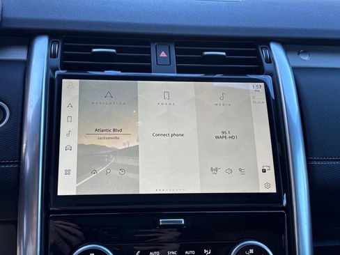 New 2025 Land Rover Discovery Dynamic SE image 22