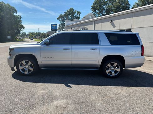 Used 2020 Chevrolet Suburban Premier RWD image 6