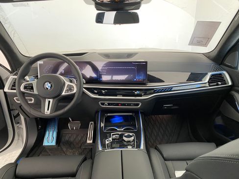 New 2026 BMW X7 M60i image 16