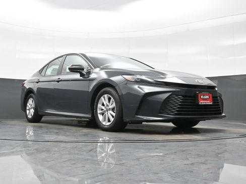 Used 2025 Toyota Camry LE image 24