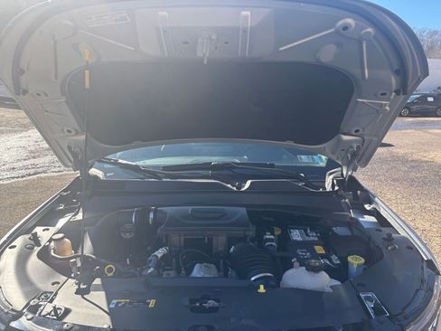 Used 2025 Jeep Compass Limited image 33