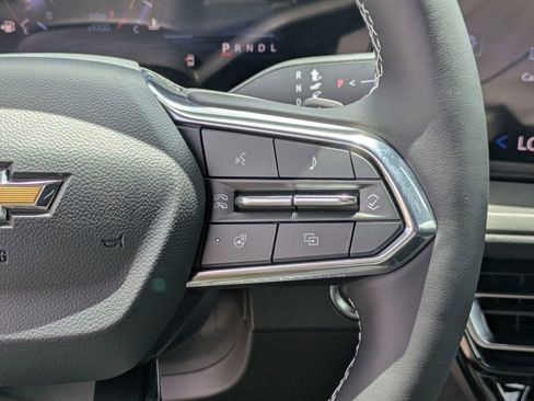 Used 2025 Chevrolet Traverse LT image 20