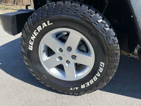 Used 2014 Jeep Wrangler Unlimited Sport w/ Dual Top Group image 11