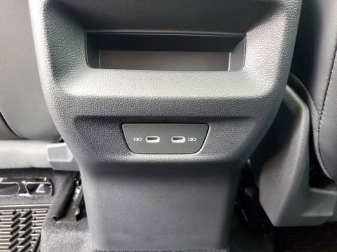 Certified 2025 Volkswagen Tiguan SE w/ Panoramic Sunroof Package FWD image 12