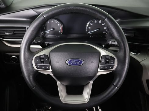 Used 2024 Ford Explorer XLT w/ Equipment Group 202A AWD/4WD image 41