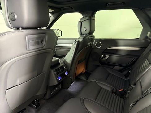 Certified 2025 Land Rover Discovery Dynamic SE image 23