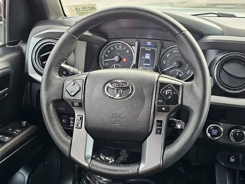 Used 2022 Toyota Tacoma TRD Off-Road w/ TRD Premium Off Road Package AWD/4WD image 30