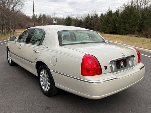 Used 2006 Lincoln Town Car Signature image 11
