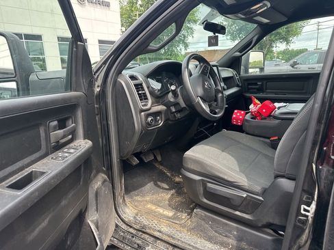 Used 2024 RAM 3500 Tradesman w/ Chrome Appearance Group AWD/4WD image 5