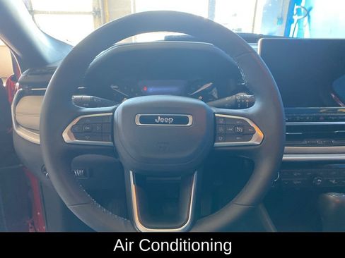 Used 2025 Jeep Compass Limited image 6