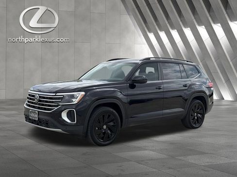 Used 2025 Volkswagen Atlas SE w/ Panoramic Sunroof Package image 3