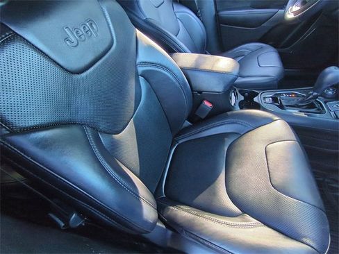 Used 2021 Jeep Cherokee Limited image 31