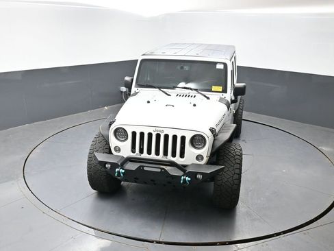 Used 2016 Jeep Wrangler Unlimited Rubicon w/ Connectivity Group image 16