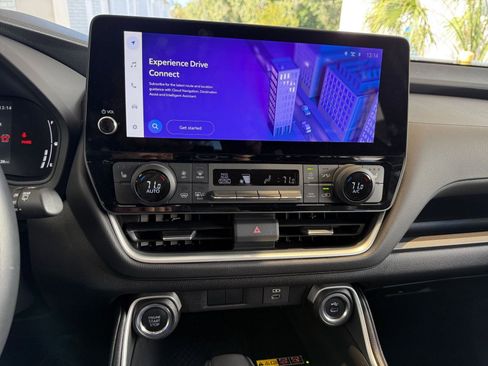 Used 2025 Toyota Grand Highlander XLE image 18