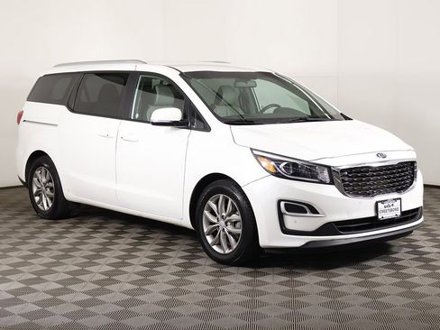 Used 2019 Kia Sedona EX image 2