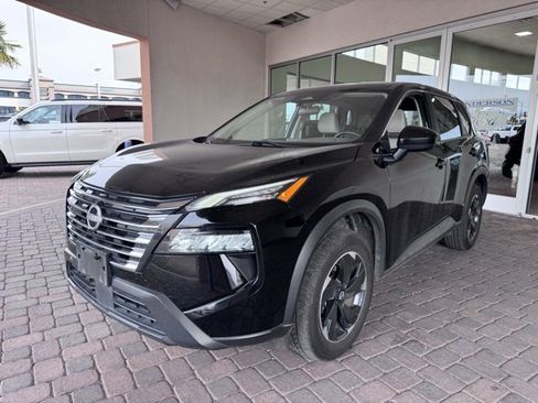 Used 2024 Nissan Rogue SV image 1