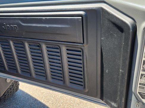 Used 2021 Jeep Wrangler Rubicon AWD/4WD image 11