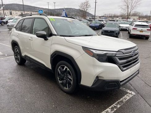 Used 2025 Subaru Forester Premium image 6