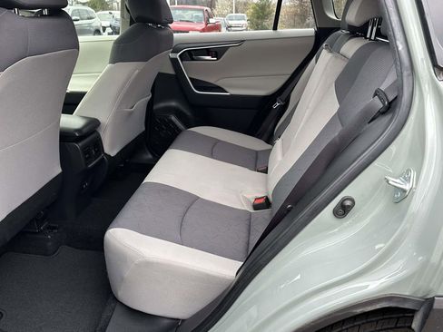 Used 2020 Toyota RAV4 XLE w/ Convenience Package image 10