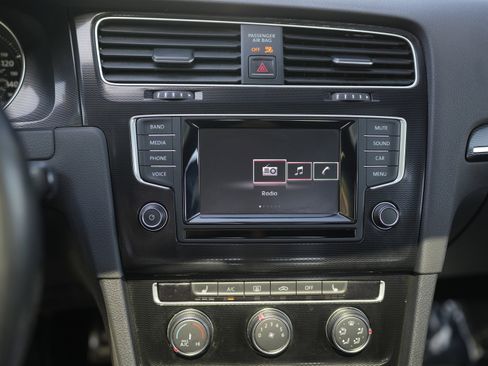 Used 2015 Volkswagen GTI SE w/ Lighting Package (SEL) FWD image 13