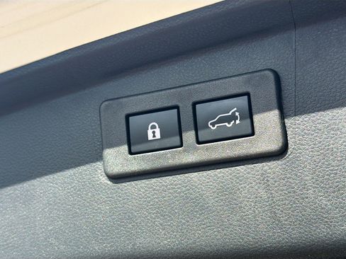 Used 2025 Subaru Outback Premium image 32