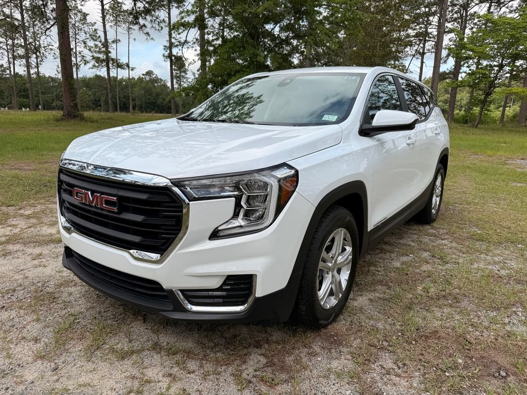 Used 2024 GMC Terrain SLE FWD image 1