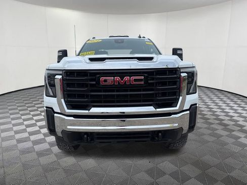 Used 2024 GMC Sierra 2500 Pro w/ Convenience Package image 2