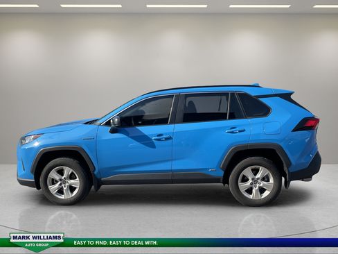 Used 2021 Toyota RAV4 LE AWD/4WD image 4