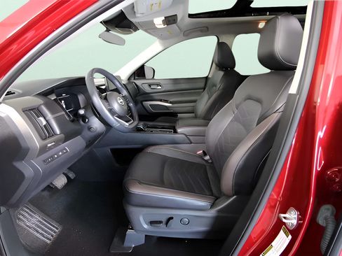 Used 2023 Nissan Pathfinder Platinum w/ Lighting Package (N93) FWD image 32