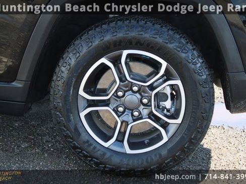 Used 2023 Jeep Grand Cherokee Trailhawk image 7