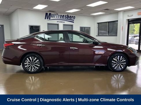 Used 2024 Nissan Altima 2.5 SV FWD image 4