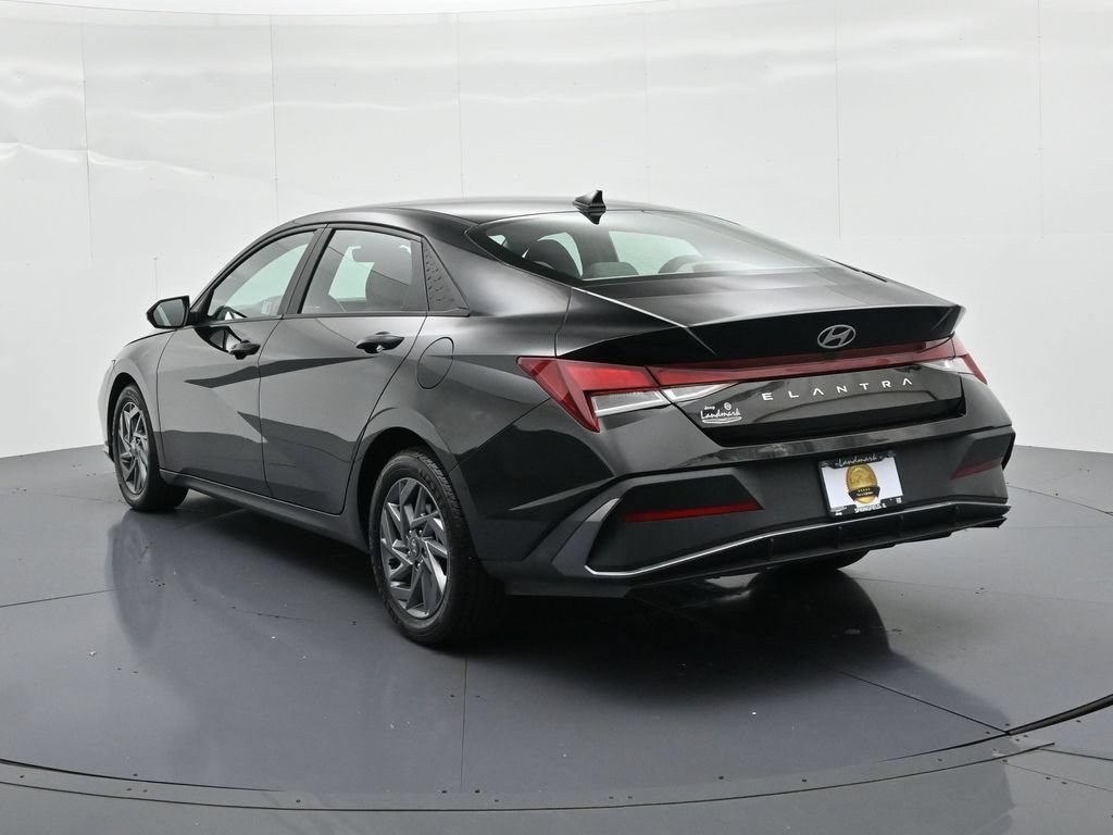 Used 2024 Hyundai Elantra SEL FWD image 8