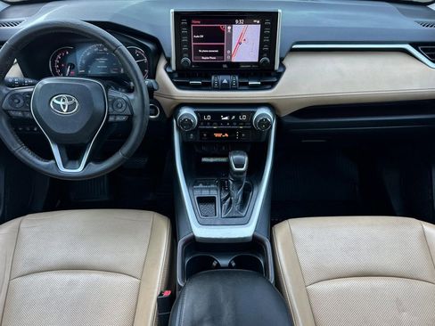 Used 2020 Toyota RAV4 Limited FWD image 16