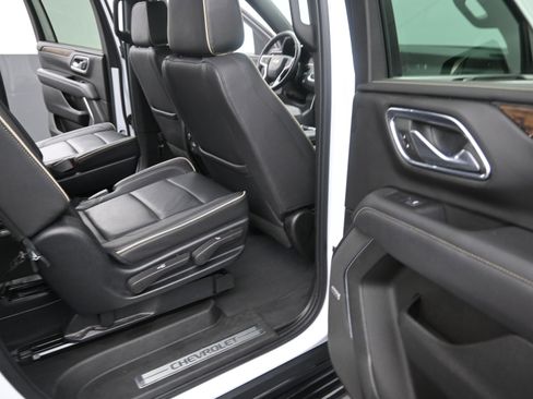 Used 2023 Chevrolet Suburban Premier image 22