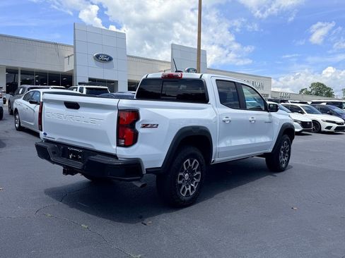 Used 2024 Chevrolet Colorado Z71 w/ Z71 Convenience Package 2 AWD/4WD image 4