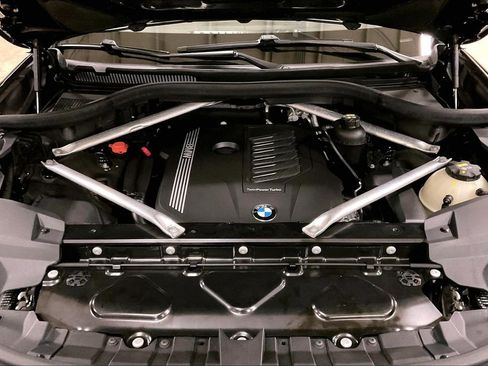 Used 2019 BMW X7 xDrive40i w/ Cold Weather Package image 10