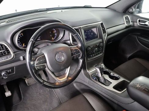 Used 2021 Jeep Grand Cherokee Laredo RWD image 6