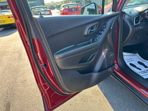 Used 2021 Chevrolet Trax LT image 14