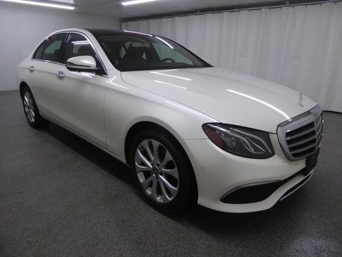 Used 2019 Mercedes-Benz E 300 4MATIC image 1