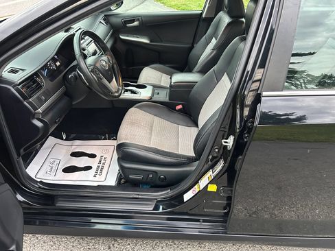 Used 2012 Toyota Camry SE FWD image 12