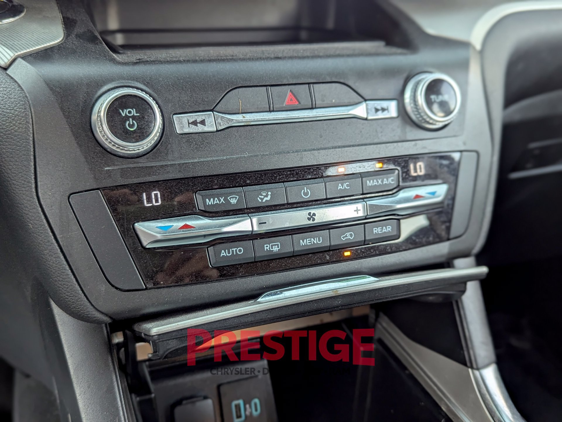 Used 2020 Ford Explorer XLT w/ Equipment Group 202A AWD/4WD image 22