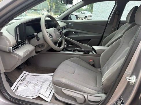 Used 2024 Hyundai Elantra SE FWD image 13