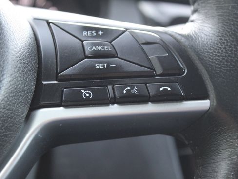 Used 2017 Nissan Rogue SV AWD/4WD image 28