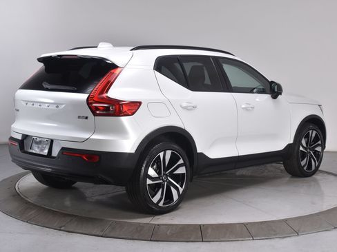 Used 2023 Volvo XC40 B5 Ultimate w/ Protection Package Premier AWD/4WD image 6