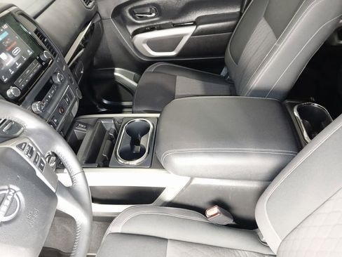 Used 2024 Nissan Titan SV w/ SV Convenience Package image 18
