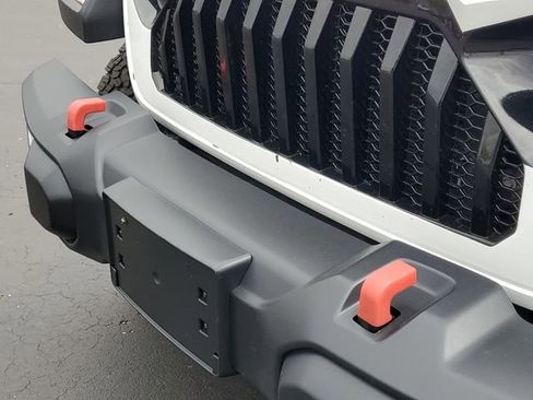 Used 2019 Jeep Wrangler Unlimited Sahara w/ Uconnect 4C Nav & Sound Group AWD/4WD image 11