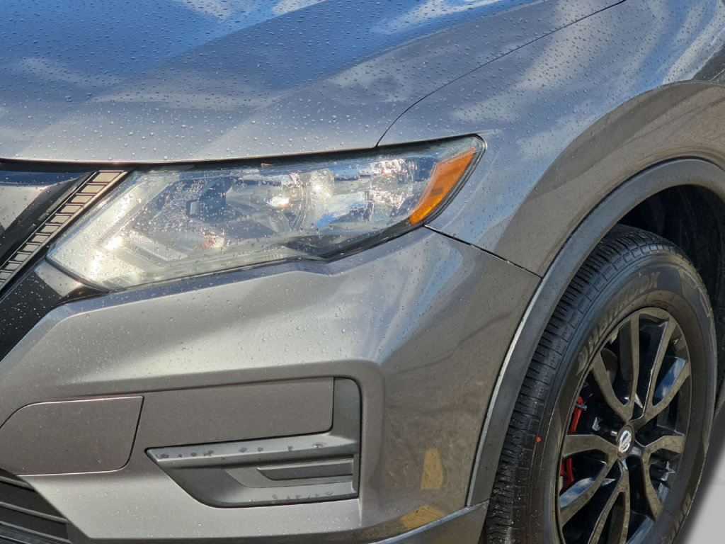 Used 2018 Nissan Rogue SV AWD/4WD image 9