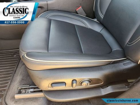 Used 2023 Chevrolet Traverse Premier image 44