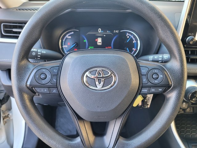 Certified 2025 Toyota RAV4 LE AWD/4WD image 28