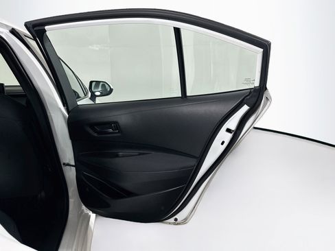 Used 2022 Toyota Corolla LE FWD image 28
